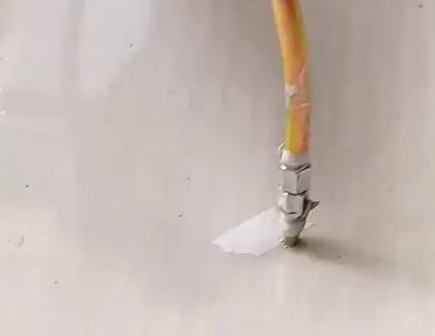 兴宁瓷砖空鼓维修公司专业解答在瓷砖铺贴过程中，如果使用的砂料过粗（如全部使用了粗砂），可能会导致以下问题